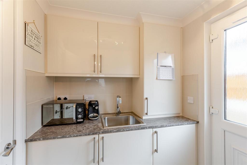 8587391-interior17.jpg