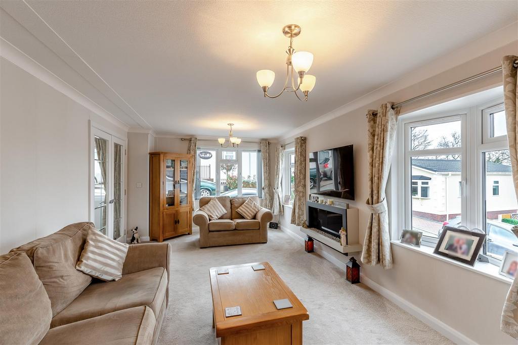 8587391-interior18.jpg