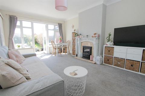 10 The Holt, Wallington, SM6 7LG