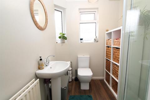 10 The Holt, Wallington, SM6 7LG