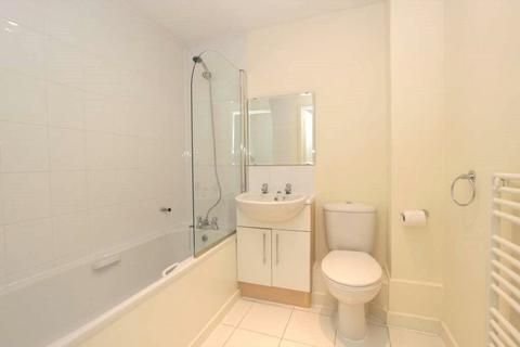 2 bedroom flat for sale, Turner Court, Berkhamsted, Hertfordshire, HP4