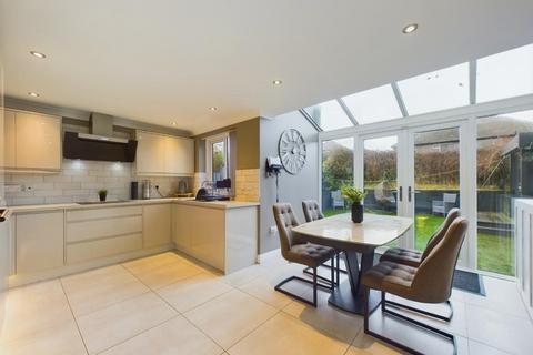 5 bedroom detached house for sale, Oakdale Grove, Shipley