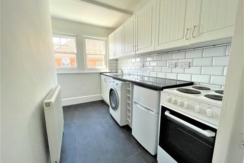 2 bedroom apartment to rent, Sea Road, Bexhill-on-Sea, TN40