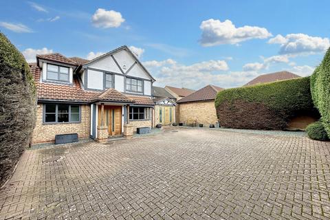 4 bedroom detached house for sale, Sweet Briar Drive, Basildon SS15