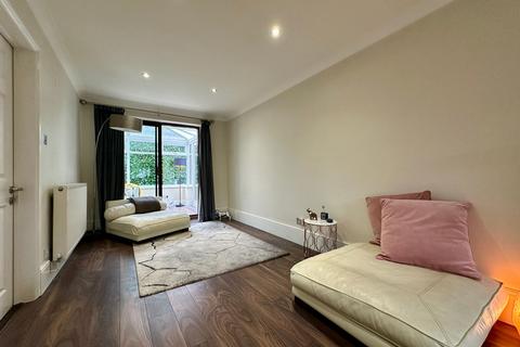 18 Sweet Briar Drive, Laindon, Basildon, SS15 4HA