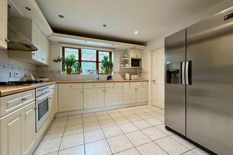 18 Sweet Briar Drive, Laindon, Basildon, SS15 4HA