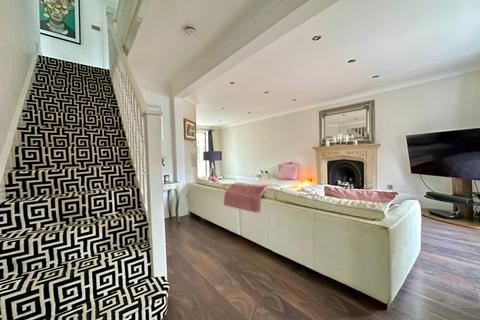 18 Sweet Briar Drive, Laindon, Basildon, SS15 4HA