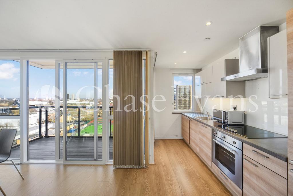 Apartment in Poplar - View 4