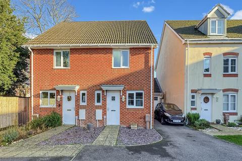 2 bedroom semi-detached house to rent, 2 bedroom Semi Detached House in Chichester