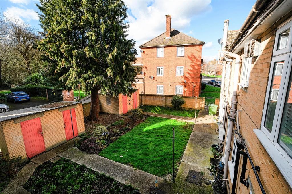 3 woodham court-3.jpg