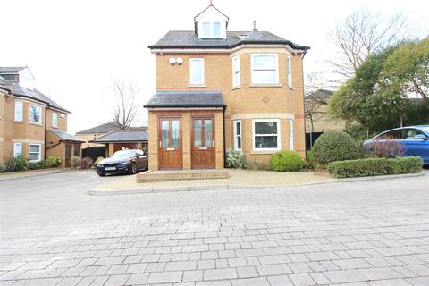 3 bedroom maisonette to rent, Chesham Court, EN2