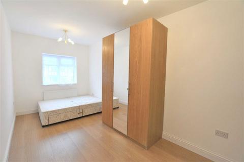 Studio to rent, Allington Road, London NW4