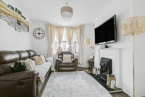 3 bedroom end of terrace house for sale, Boundary Road, Woking, Surrey, GU21