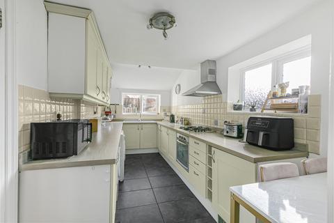 3 bedroom end of terrace house for sale, Boundary Road, Woking, Surrey, GU21