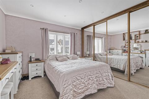 4 bedroom detached house for sale, Hollesley Avenue, Haverhill CB9