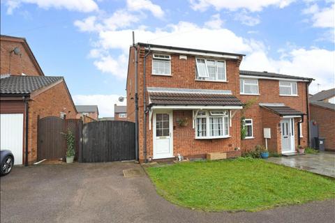 3 bedroom semi-detached house to rent, Castle Rise, Groby