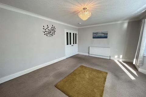 2 bedroom apartment to rent, Stepney Road, Scarborough