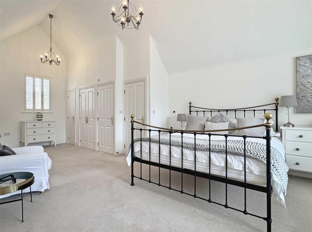 Master Bedroom b.jpg