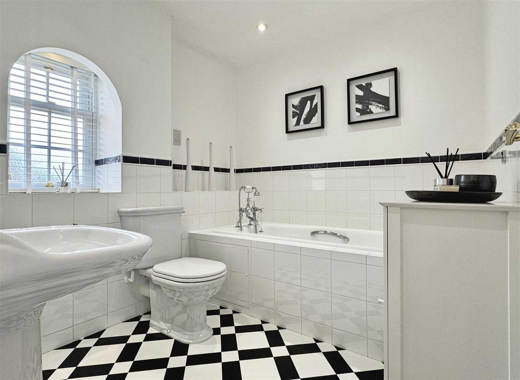 Family Bathroom.jpg