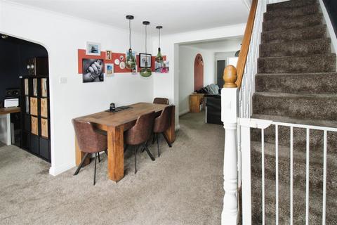 4 Beech Close, Sproatley, Hull, HU11 4XB
