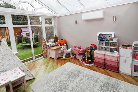 4 Beech Close, Sproatley, Hull, HU11 4XB