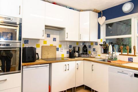 2 bedroom end of terrace house for sale, Headley Close, Alresford