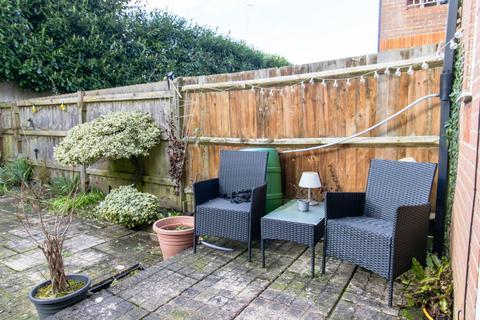 2 bedroom end of terrace house for sale, Headley Close, Alresford