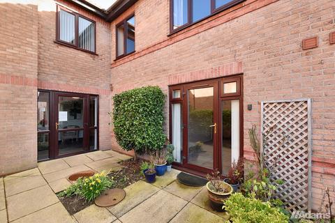 1 bedroom ground floor flat for sale, Oulton Court, Grappenhall, Warrington