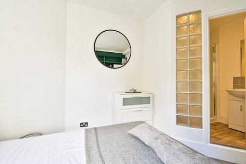 2 bedroom flat to rent, Kingwood Road, Fulham, London, SW6