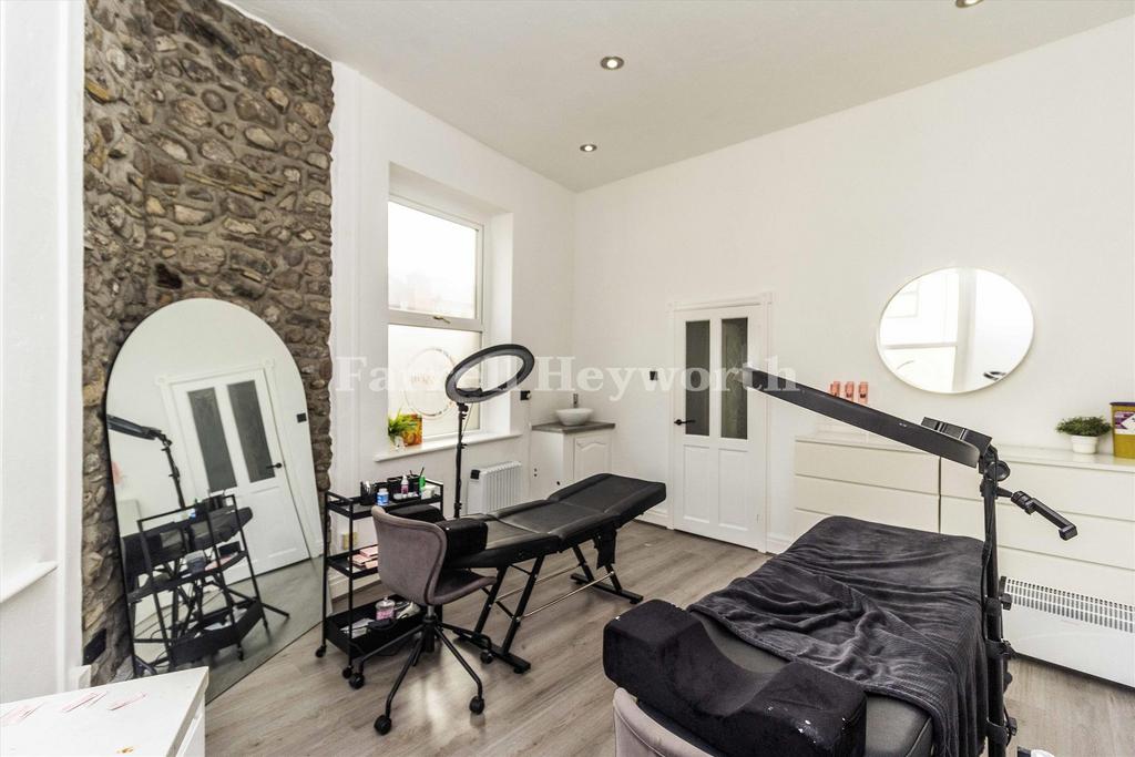 Treatment room 1 vie