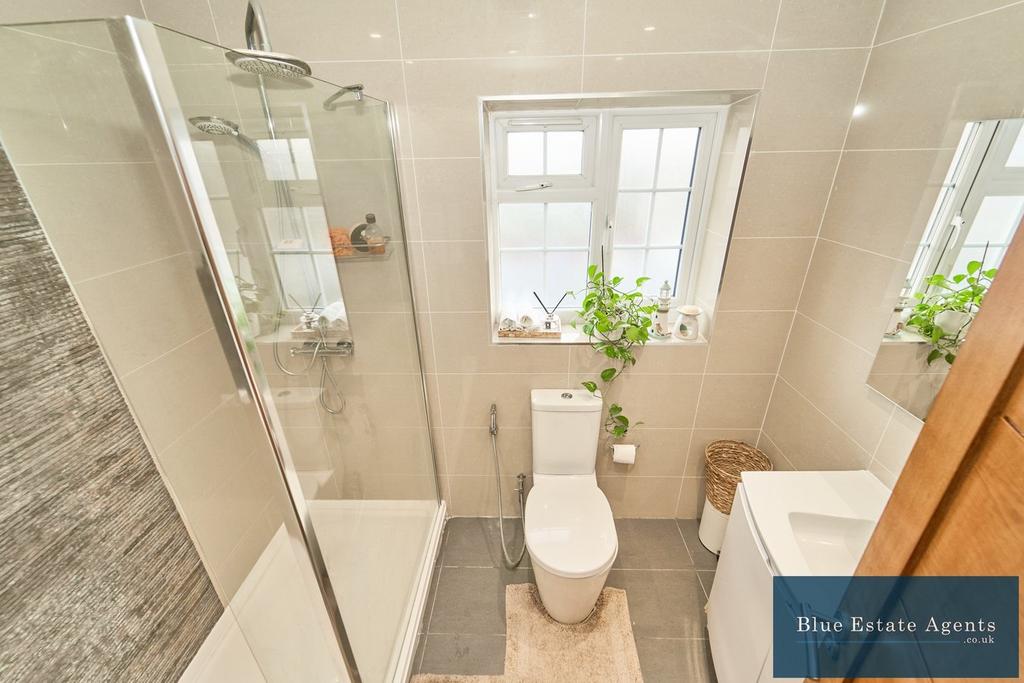 Family Shower Suite