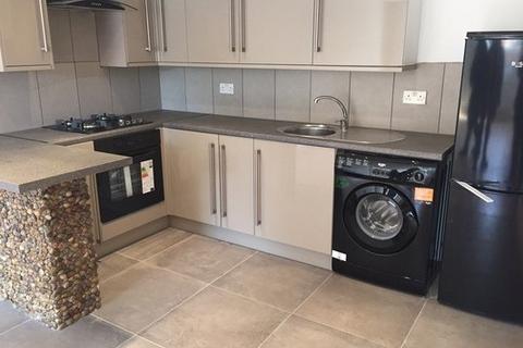 2 bedroom flat to rent, Knight House,