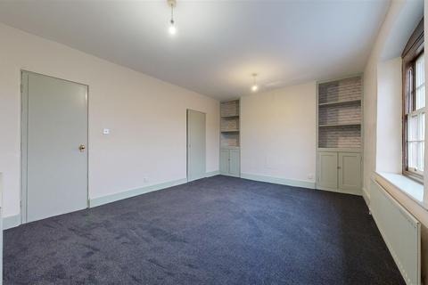 3 bedroom flat to rent, Alma Terrace, Portland