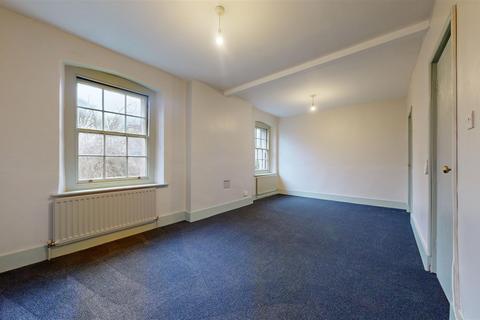 3 bedroom flat to rent, Alma Terrace, Portland