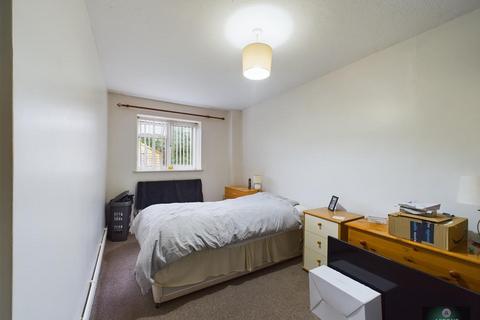 2 bedroom flat for sale, Victor Court, Pound Hill RH10