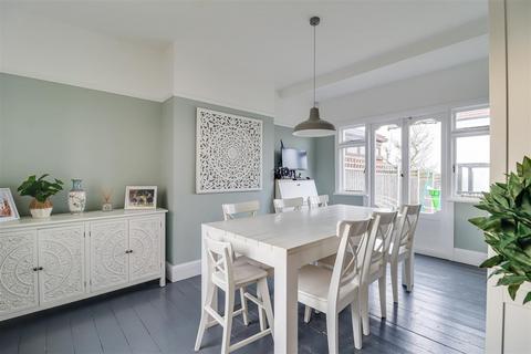 4 bedroom semi-detached house for sale, Highlands Boulevard, Leigh-on-Sea SS9