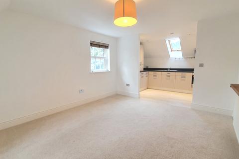 2 bedroom flat to rent, Grange Road, Gerrards Cross, SL9