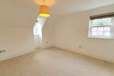 2 bedroom flat to rent, Grange Road, Gerrards Cross, SL9