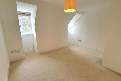 2 bedroom flat to rent, Grange Road, Gerrards Cross, SL9