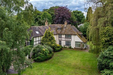 6 bedroom detached house to rent, Ling Lane, Leeds LS14