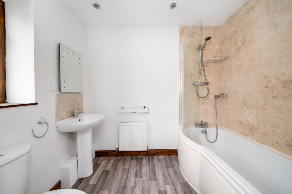 En suite to bedroom two