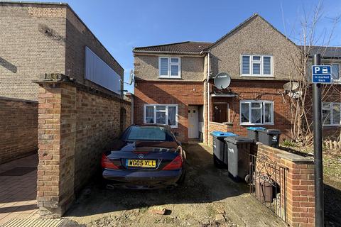 2 bedroom maisonette for sale, Oldbury Road, Enfield