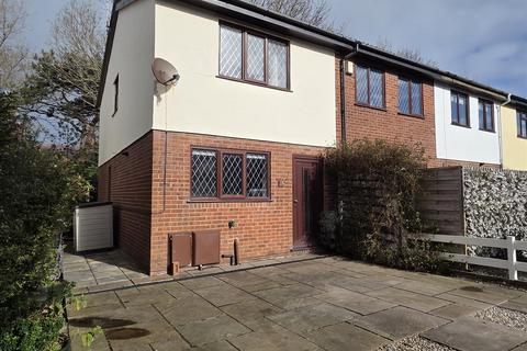 2 bedroom end of terrace house for sale, Badgers Walk East, Lytham