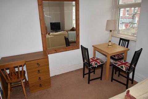 3 bedroom flat to rent, Gwydr Crescent, Uplands, , Swansea