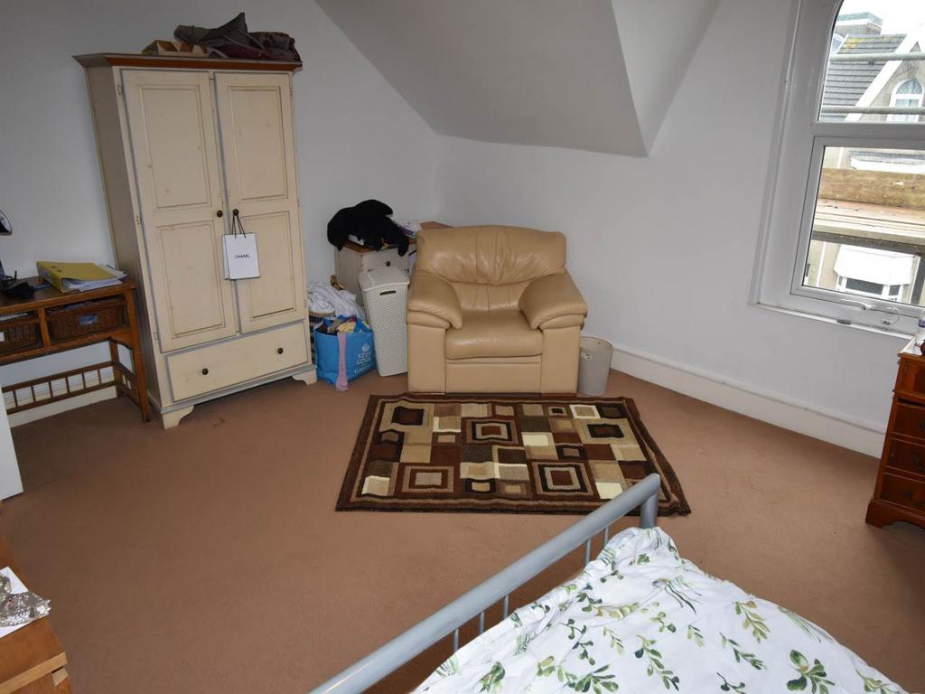 Bedroom 3 photo 2
