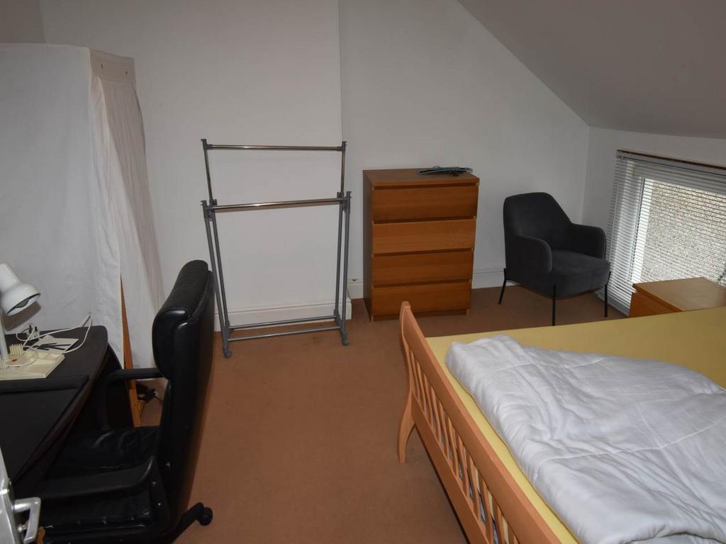 Bedroom 2 photo 1