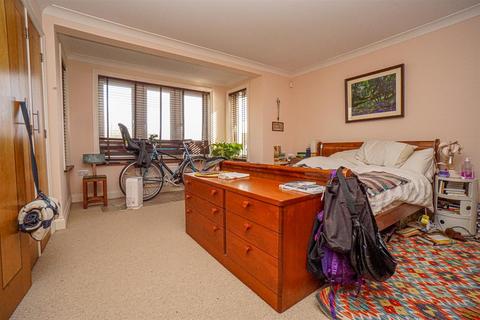 2 bedroom flat for sale, Brittany Road, St. Leonards-On-Sea