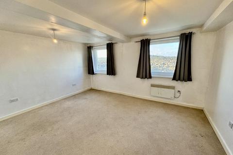 2 bedroom flat to rent, Parkwood Rise, Keighley, BD21 4RF