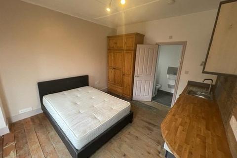 Studio to rent, Willoughby Lane, Tottenham