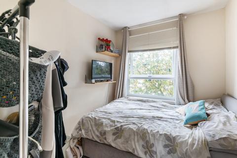 3 bedroom flat to rent, Mayford Road Balham SW12